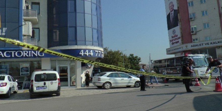 Maganda kurşunları, iş yeri camını kevgire çevirdi