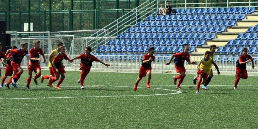 Altınordu’ya iki kupa, dört ödül