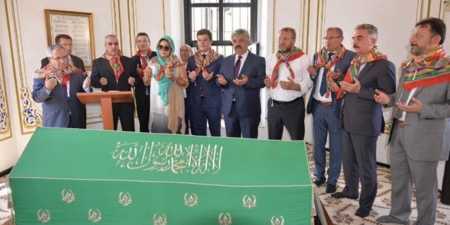 "Türk tarihinde adına türbe yaptırılan ilk kadın Hayme Ana’dır"