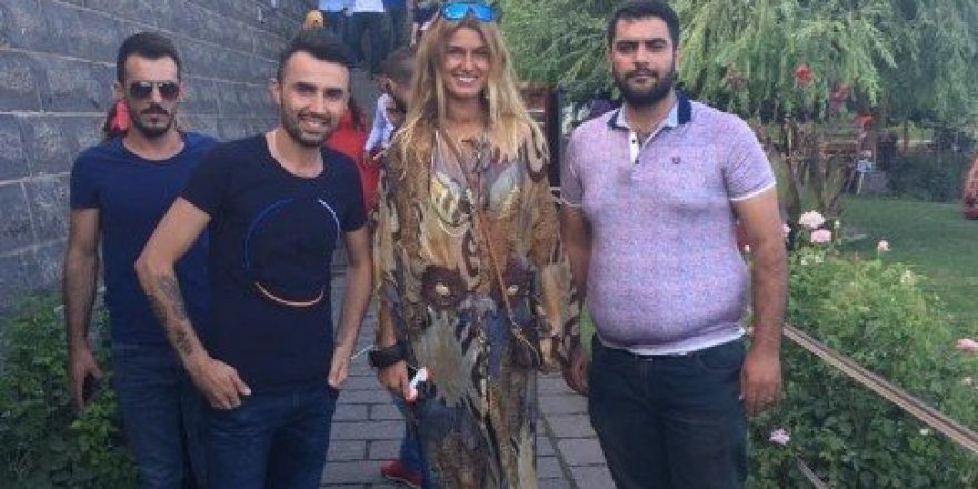 Tuba Özay Diyarbakır’da tarihi mekanları gezdi