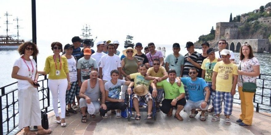 Ankaralı engelliler Alanya’da kültür gezisinde