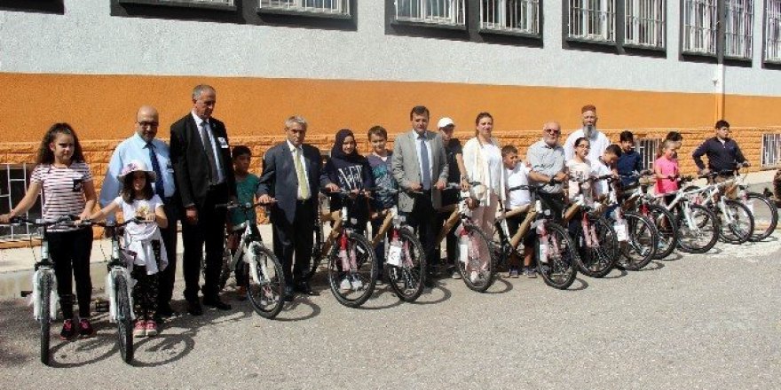 Şehit ve gazi çocuklarına 125 adet bisiklet dağıtıldı