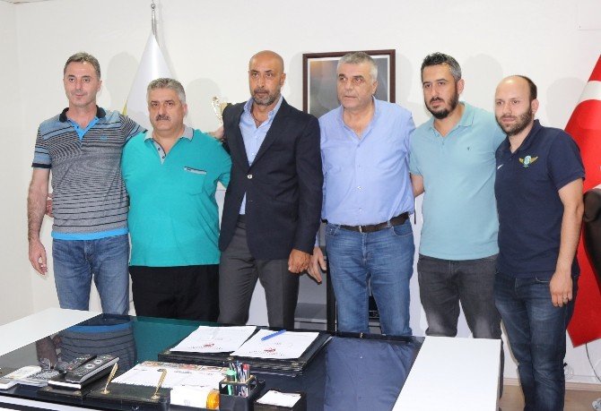 Akhisar Belediyespor’da Tolunay Kafkas imzaladı