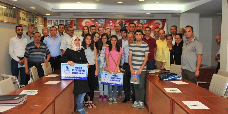 Akşehir Belediyesi başarılı öğrencileri ödüllendirdi