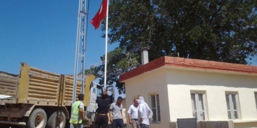 91 mahalleye Türk Bayrağı dikiliyor