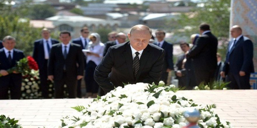 Putin, Özbekistan Devlet Başkanı Kerimov’un mezarını ziyaret etti
