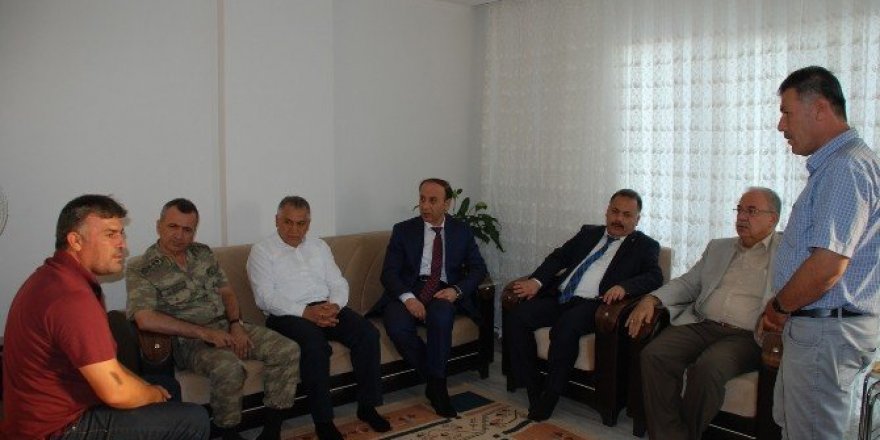 Protokol üyeleri Diyarbakır gazisini ziyaret etti
