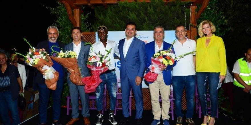 Spor camiasının önemli isimleri Beylikdüzü’nde halkla buluştu