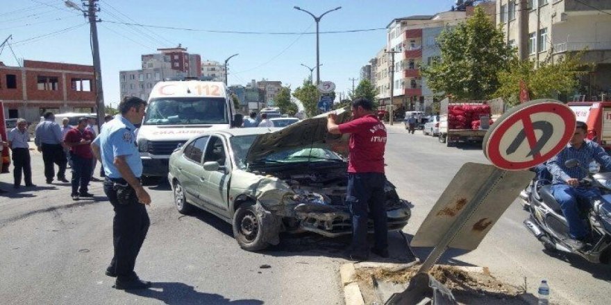 İki otomobil çarpıştı: 2 Yaralı