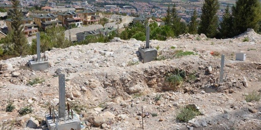 Milas’ta baz istasyonunun direği kayıplara karıştı