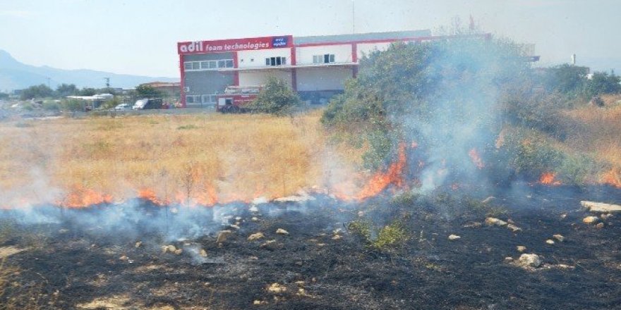 Sanayi bölgesinde çıkan yangın korkuttu