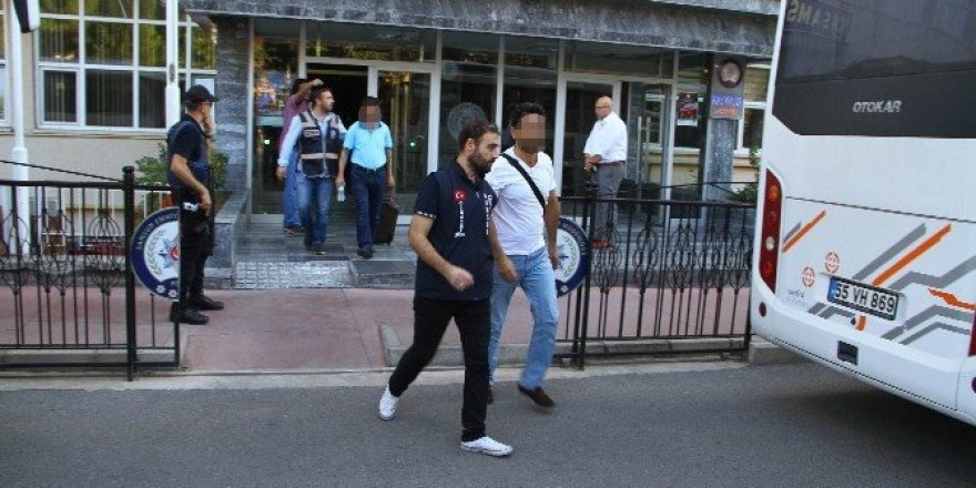 53 sağlık çalışanı adliyede!