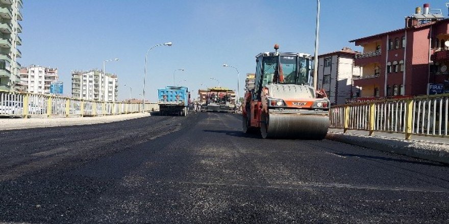 Akyürek: “31 ilçede asfaltta rekor kırıyoruz”