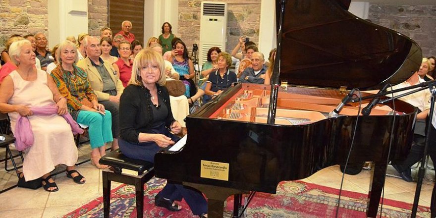 Dünyaca ünlü piyanist Biret Ayvalık Sanat Günleri'nde konser verdi