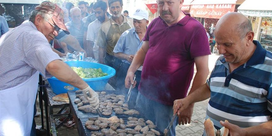 40 yıllık kasap emekliliğini böyle kutladı
