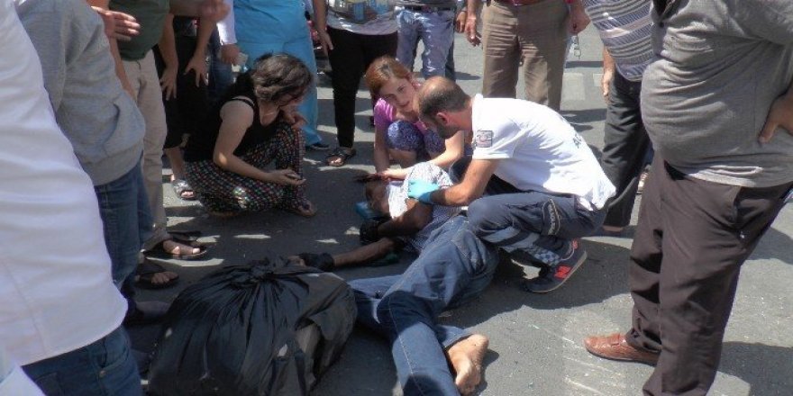 Motosiklet ticari araca çarptı: 1 ağır yaralı