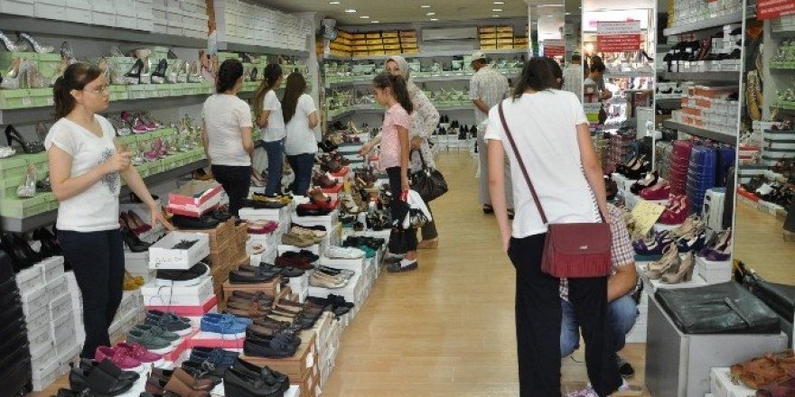 Çarşıda bayram alışverişi heyecanı