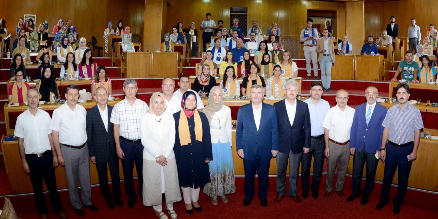 Vakıf İnsan Projesi’nde eğitimcilere sertifikaları verildi