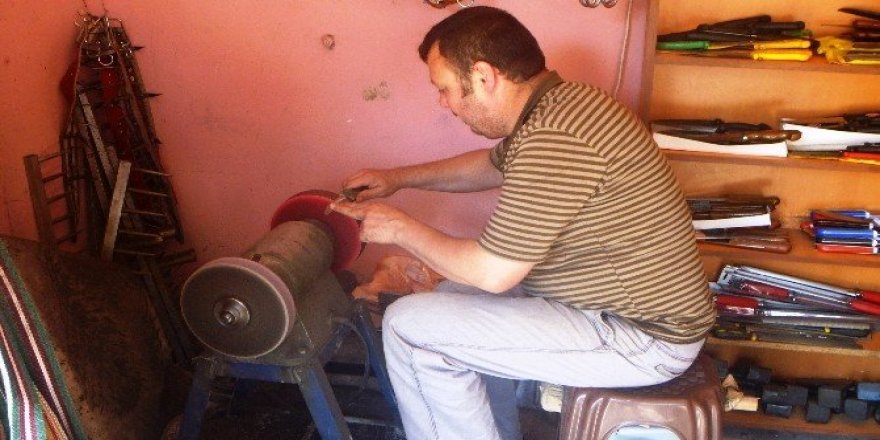 Bayram gelince herkes bıçak bileyicisi oluyor