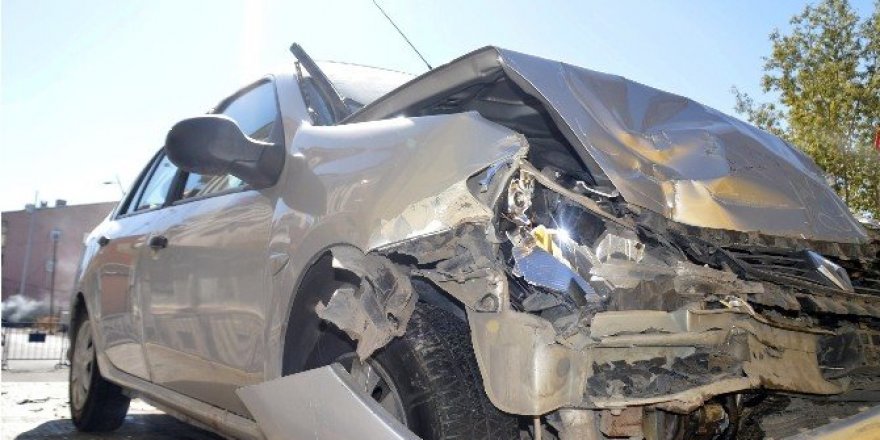 Eleşkirt’te 2 ayrı trafik kazası: 1 ölü, 12 yaralı