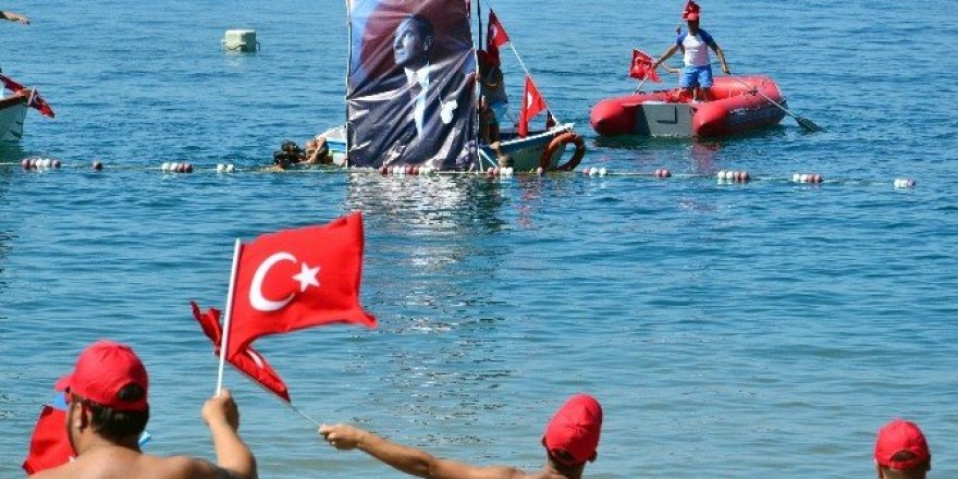Ertelenen 30 Ağustos etkinlikleri plajda coşkuyla kutlandı