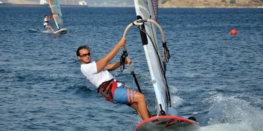 Rüzgarın çocukları Yeni Foça’da esti