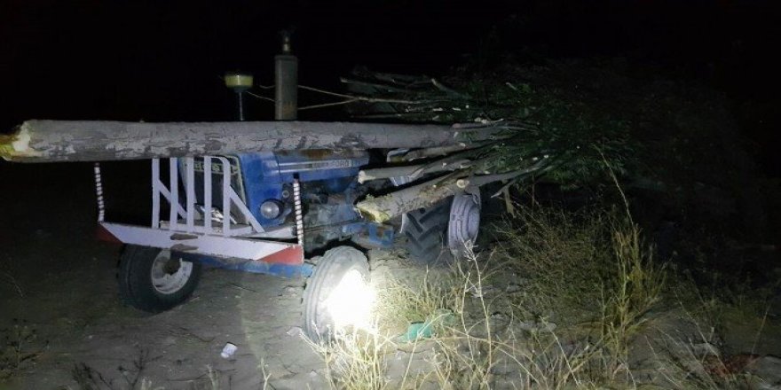 TIR traktöre çarptı: 1 ölü, 1 yaralı