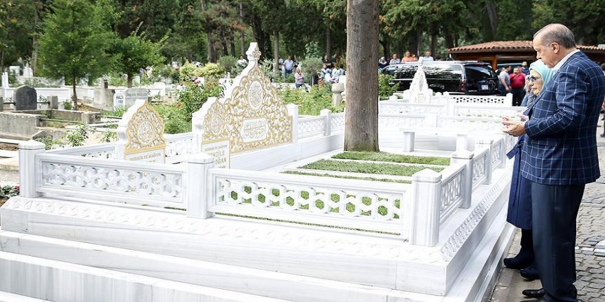 Erdoğan'dan kabir ziyareti