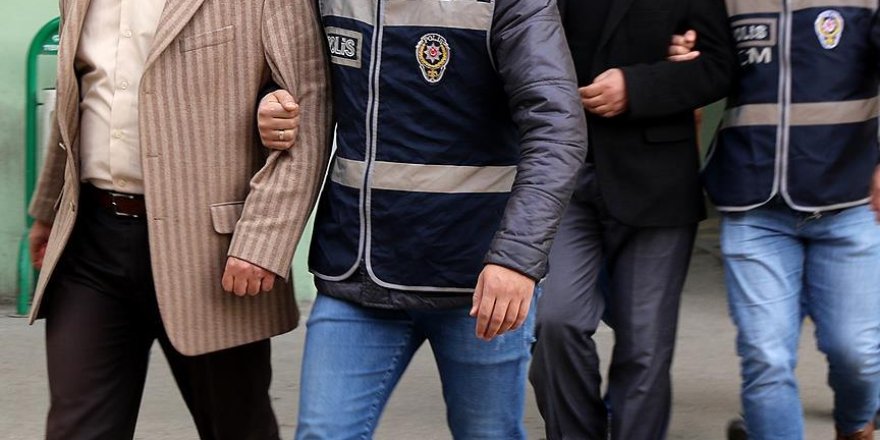 5 askeri ateşe tutuklandı