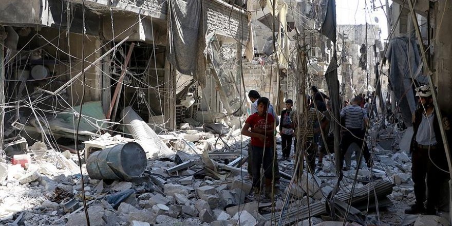 Rus uçakları Halep'te yerleşim yerini vurdu: 10 ölü, 18 yaralı