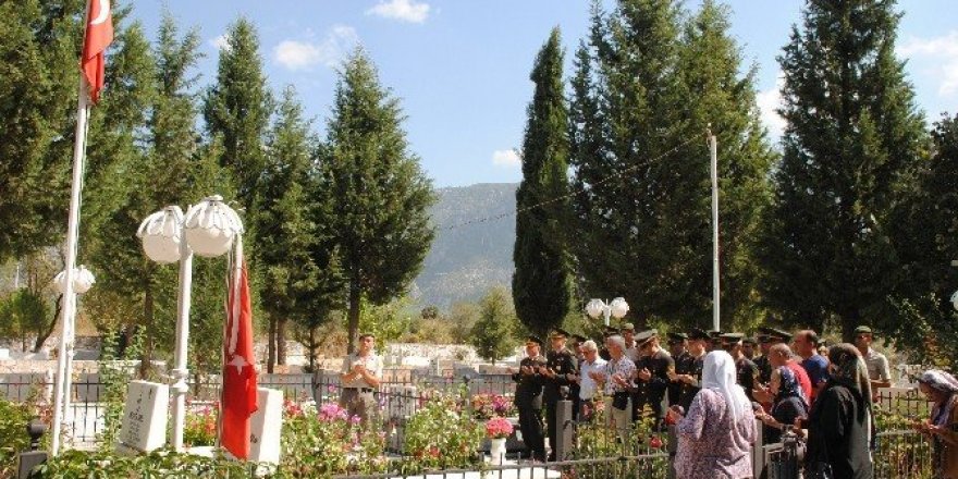 Jandarma’dan şehitliklere ziyaret