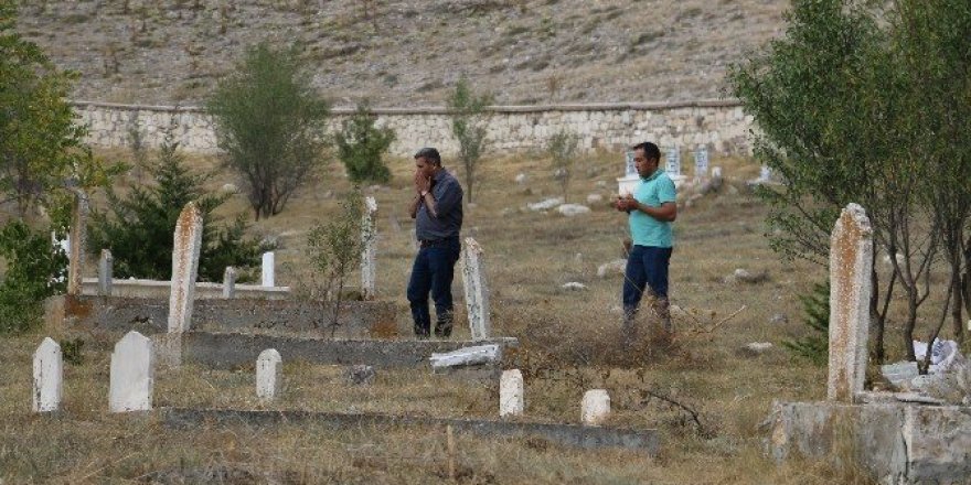 Seyitgazililerden Arefe Günü’nde kabir ziyareti