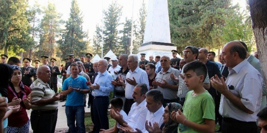 Gül ve Vali Yerlikaya şehitliği ziyaret etti