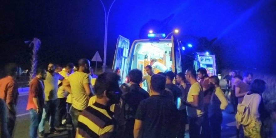 Otomobil motosikletle çarpıştı: 2 ölü, 3 yaralı