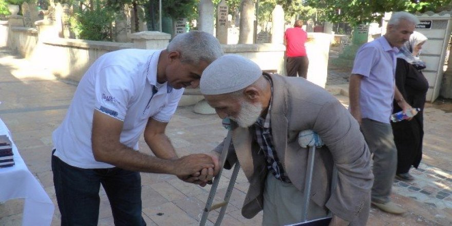 Mezarlıklarda bu bayramda da hüzün vardı