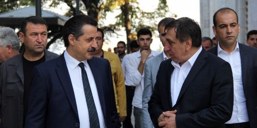 Bakan Çelik, bayram namazını Bursa’da kıldı