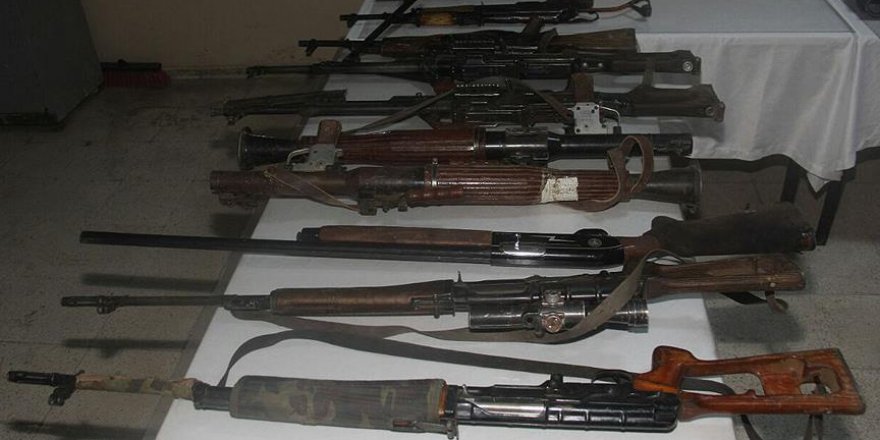 Çukurca'da çok sayıda silah ele geçirildi