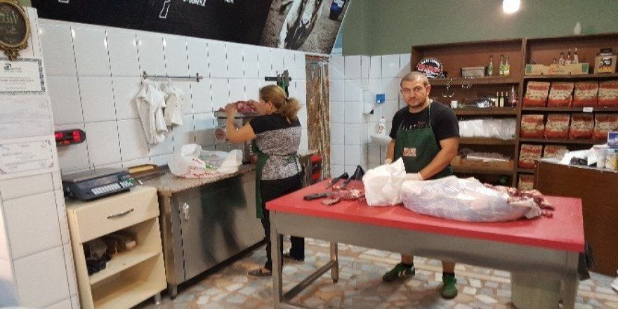 Edirneli kasapların kıyma çekme mesaisi