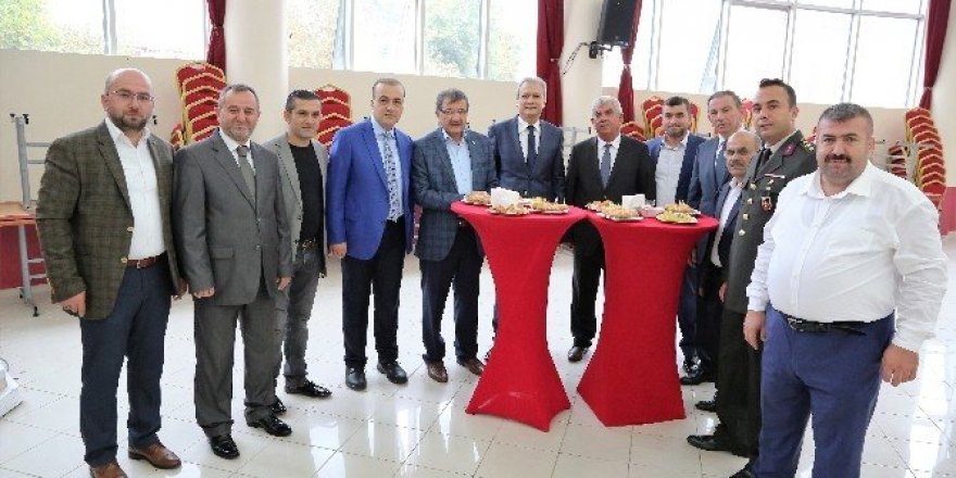 Başiskele protokolü ilçe halkı ile bayramlaştı
