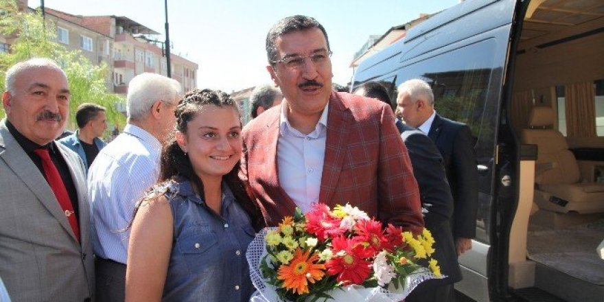 Bakan Tüfenkci, Cem Vakfı’nı ziyaret etti