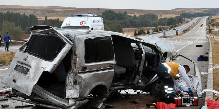 Kırıkkale'de minibüs devrildi: 2 ölü, 5 yaralı