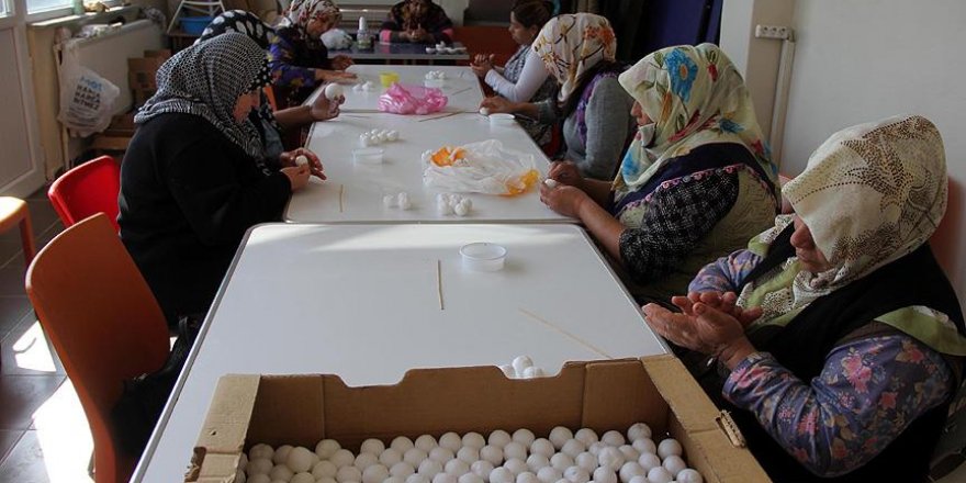 'Saray sabunu' Roman kadınların elinde şekilleniyor