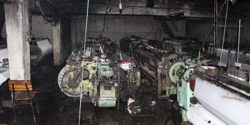 Yıldırım düştü, fabrika alev aldı