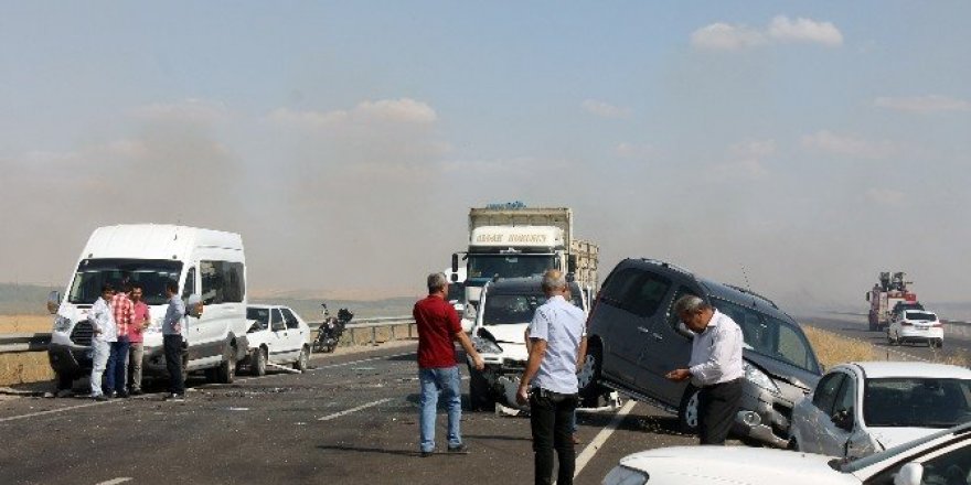Anız yangını zincirleme kazaya neden oldu: 20 yaralı