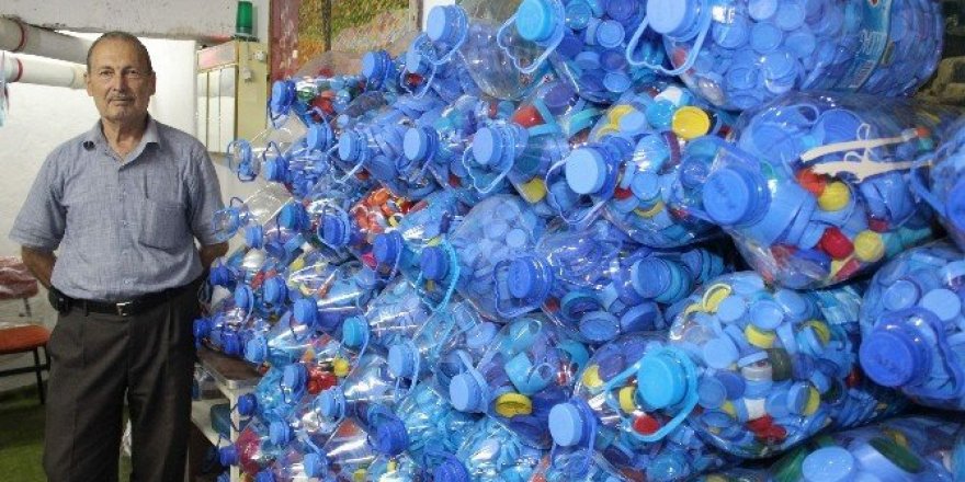 Engelliler için tek başına yarım milyon kapak topladı