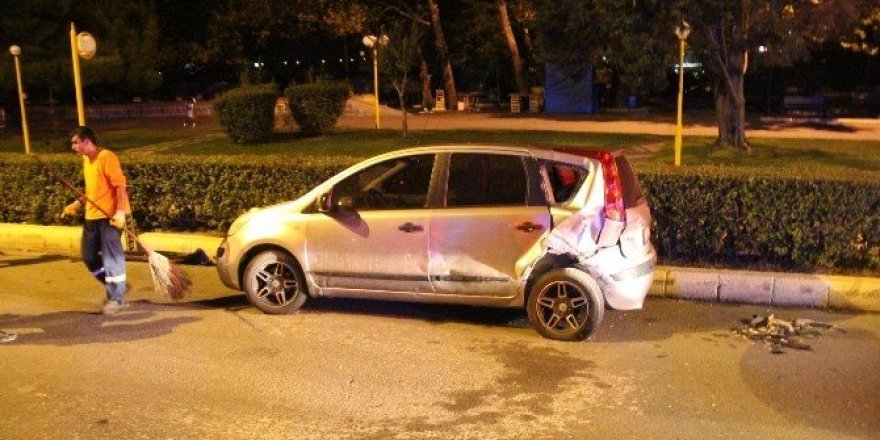 Alkollü sürücü park halindeki otomobile çarptı