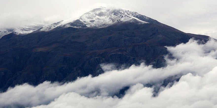 Munzur Dağı'na kar yağdı