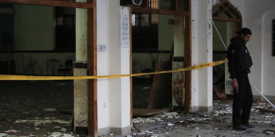 Pakistan'da camiye bombalı saldırı: 16 ölü