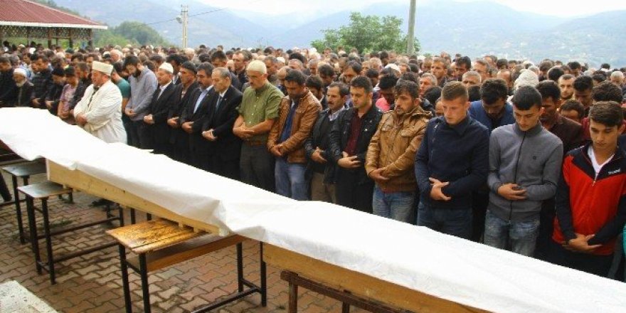 Denizde boğulan 3 kardeş toprağa verildi
