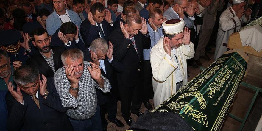 Erdoğan, Ziya İlgen'in annesinin cenazesine katıldı